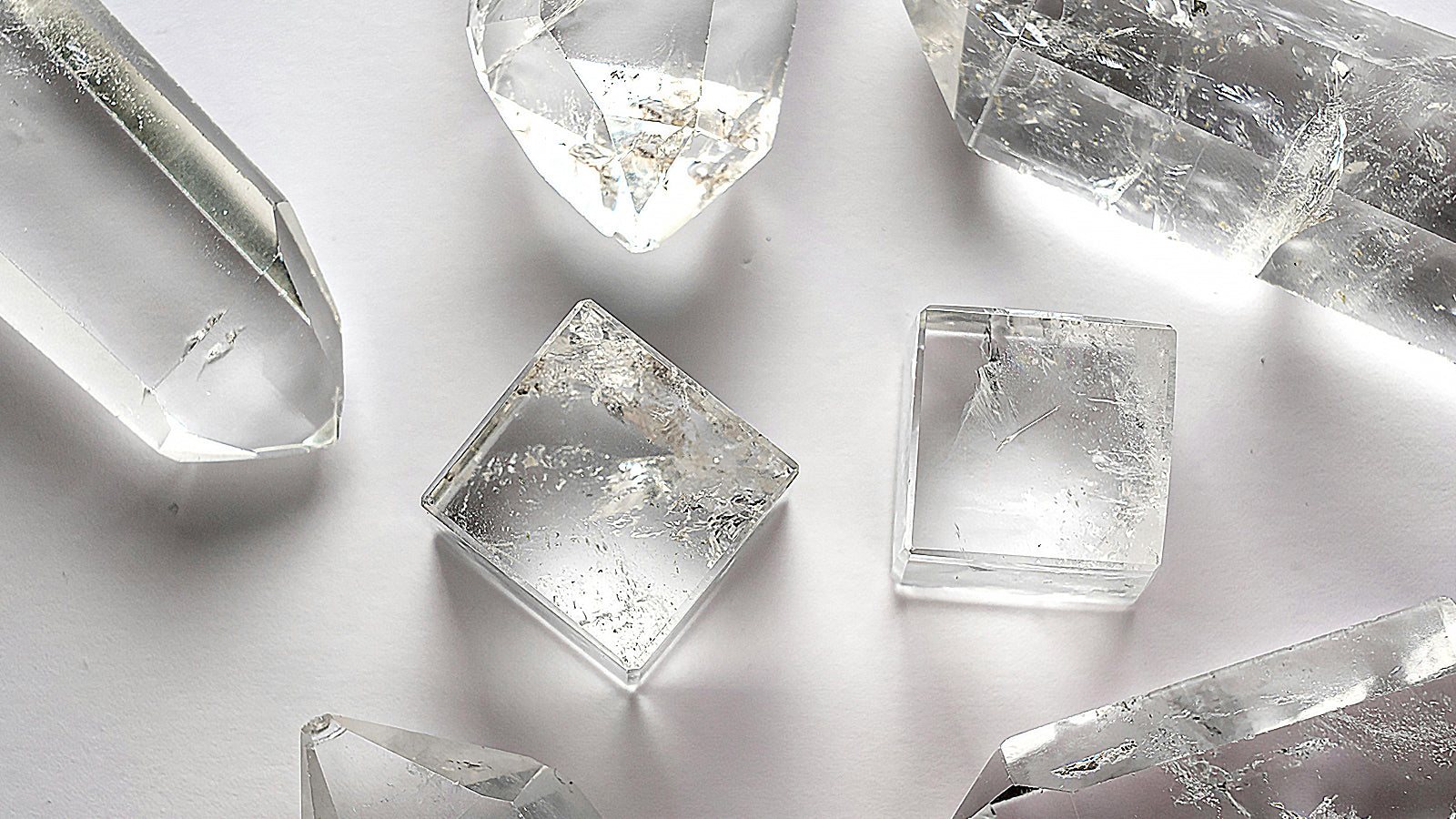 Phantom Quartz in Crystal Healing: Benefits, Quality Grades, and Best Uses